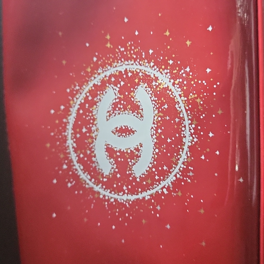 Chanel red lacquer makeup bag gorgous new comes boxed sending extra makeup high - Picture 3 of 6